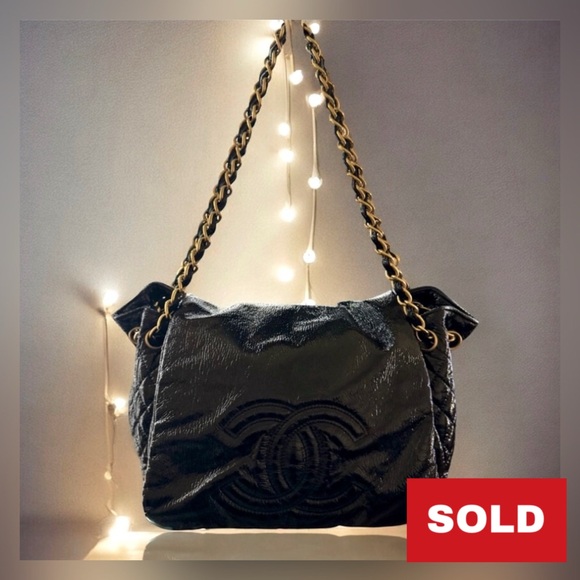 CHANEL Rock And Chain BLACK Patent Vinyl Accordion Flap Bag • SMALL • GHW - Picture 1 of 16